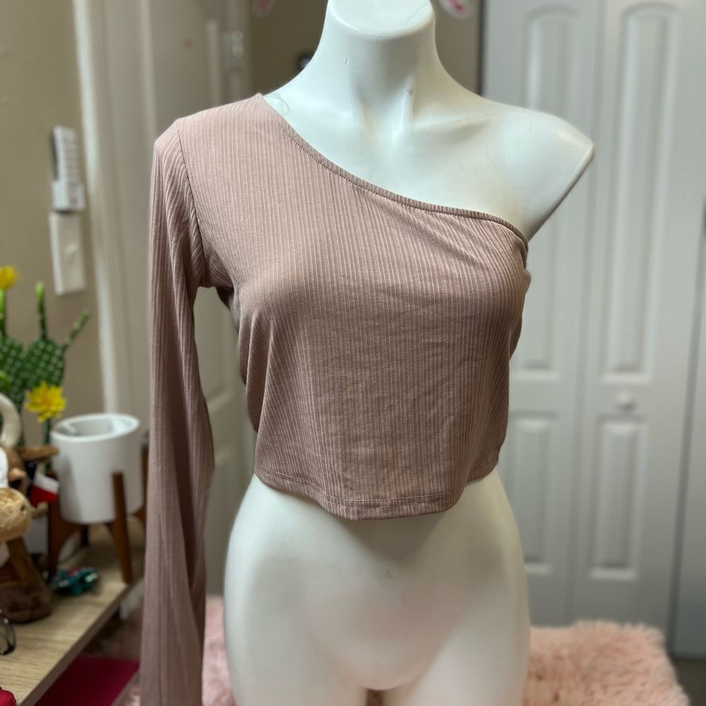 Shorts and top two piece set - Picture 5 of 6